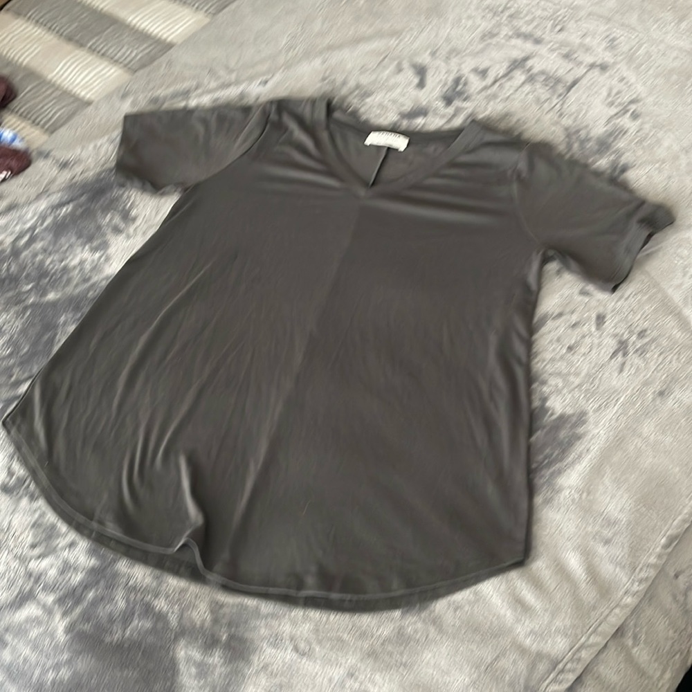 V neck t-shirt, women’s L